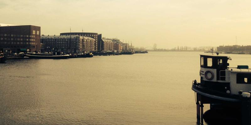 埃里克佐的科技设计哲学：打造兼顾深度工作与全球旅行的数字化游民工作流