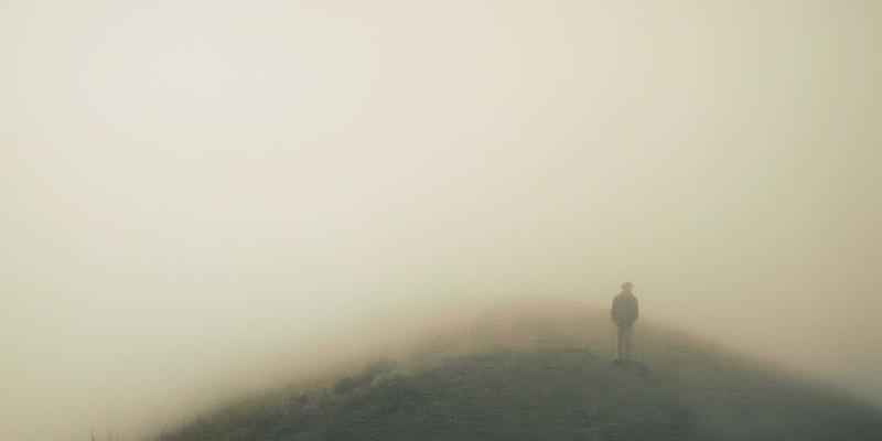 埃里克佐的组织创新：去中心化结构如何重塑设计与个人博客的未来