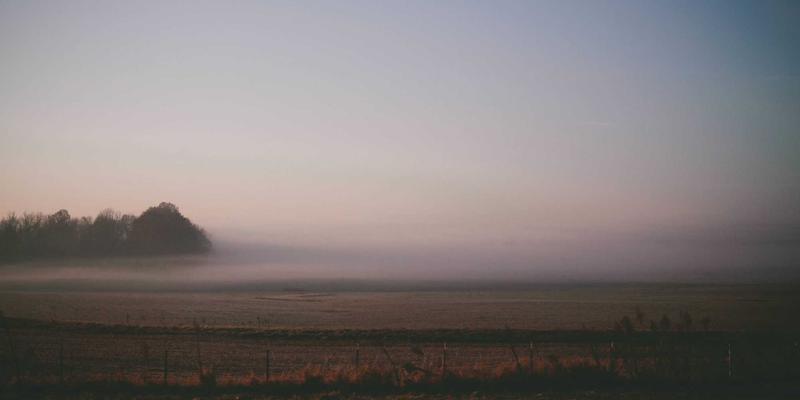 科技与美学的碰撞：埃里克佐如何用蒸汽波设计重塑创业者的办公空间与生活方式